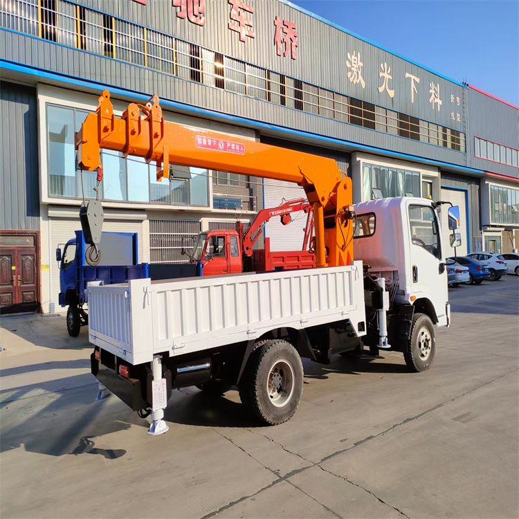 岫岩满族自治县三轮随车吊定制 农用改装机自备吊中瑞长期出售